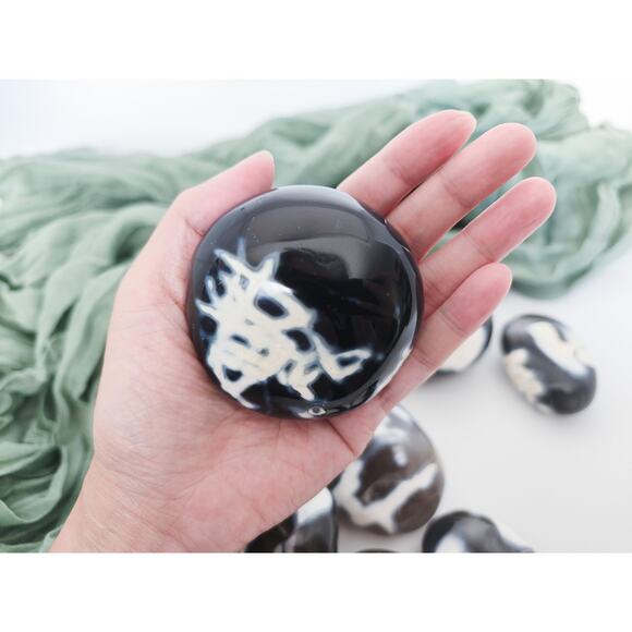 Orca Agate Palm Stone - Picture 6 of 8